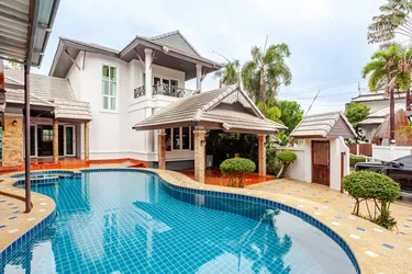 รูปภาพของLuxury Iconic Royal Boat Pool Villa North Pattaya