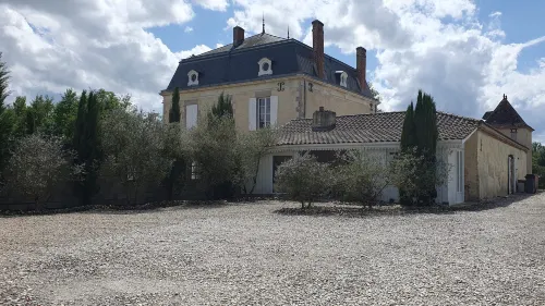 Domaine de l Ourbise Hotels in Aiguillon