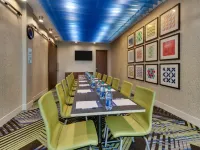 Holiday Inn Express & Suites NASHVILLE METROCENTER DOWNTOWN by IHG Hotels near Cumberland Park