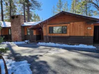 Silver Pines Lodge Отели рядом с достопримечательностью «Айдилуайлд Нейчер Сентер»