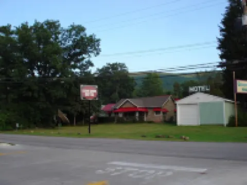 Cedar Grove Motel Hotels in Logan Township