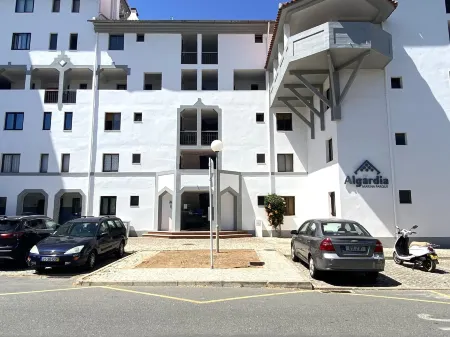 Vilamoura Central 7 with Pool by Homing Отели рядом с достопримечательностью «Praia da Quarteira»