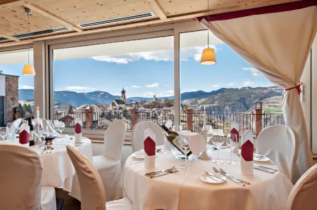 Hotel Emmy - Five Elements