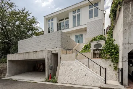 Hale Kotsubo Отели рядом со станцией JR Zushi station