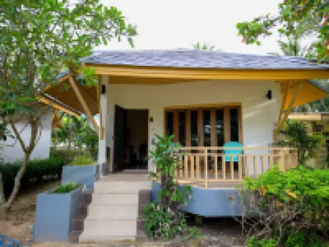 Saphlivilla Beach Resort Hotels in Pathio