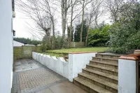 Spacious House With Parking Near Heaton Park Hotels in Prestwich