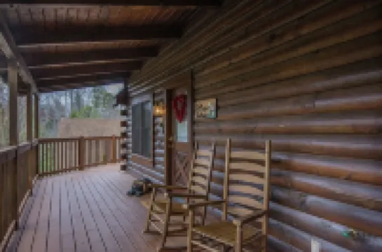 ER246 - the Getaway Great Location - Close to Town! 2 Bedroom Cabin by RedAwning