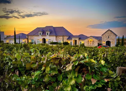 ドメーヌ シャルドネ ドッフォ・ワイナリー周辺のホテル