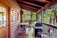Mountain Cabin with Hot Tub, Pool Table & Fire Pit - บ้านพักหลังเล็ก