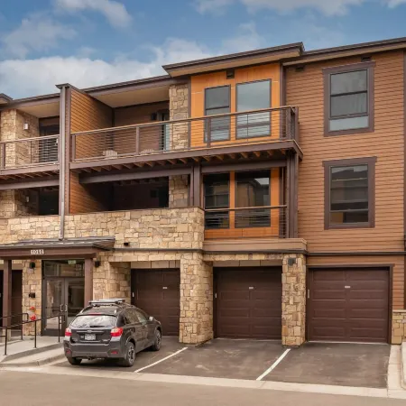 Luxury 2Br Mountain Townhouse w Picturesque Views