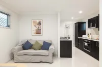 Smart Suites Self Check-in Apartments - 35A Freney
