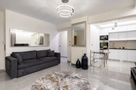 Acropolis Cozy Apartments Отели рядом с достопримечательностью «Athens Metro Mall»