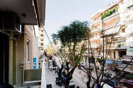 Best House, Ellinou Stratiotou, Ayia, Patra Отели рядом с достопримечательностью «Собор Андрея Первозванного»