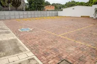 Hotel Manantial Melgar - parking