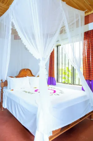 ancestors lodge Отели рядом с достопримечательностью «Lake Duluti»