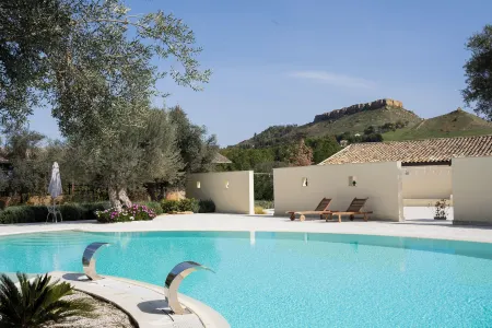 Masseria Santa Barbara Отели в г. Кальтаниссетта