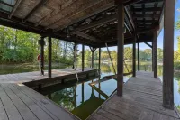 Jake's Lake House by Avantstay Lake Gazebo