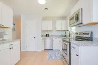 Buckroe Bungalow Buckroe Bungalow Escape to the Beach 2mins Away Hôtels à : Hampton