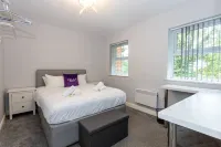 Lovely One-bedroom Serviced Apartment in Eccles