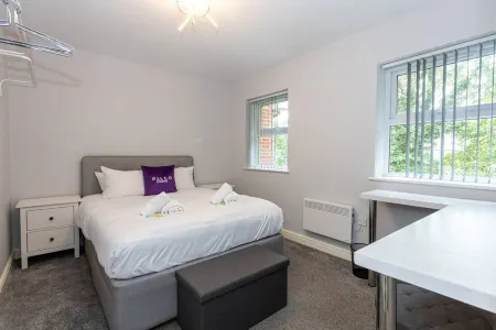 Lovely One-bedroom Serviced Apartment in Eccles Отели рядом с достопримечательностью «Парк Абботсфилд»