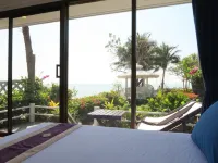 ชมทะเล รีสอร์ท หาดเจ้าสำราญ โรงแรมในอำเภอ บ้านแหลม