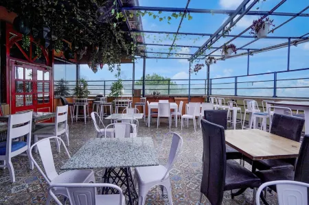 Elegant Stays With Rooftop Restro and Hill View