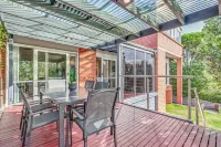 StayAU Gorgeous 5BR Pet Friendly BBQ Home Geelong - 3-Star