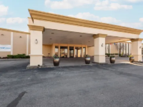 Wyndham Omaha/West Dodge Hotels in Omaha