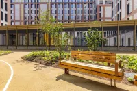 Student Only Winfield Court Hotels in Карлтон