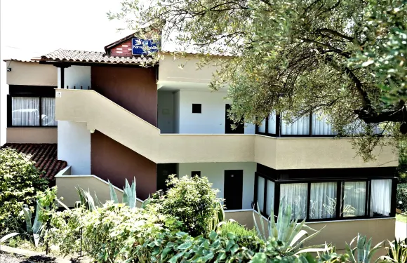 卡爾沃諾斯卡拉旅館