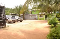 BB Tributary Hotel - parking