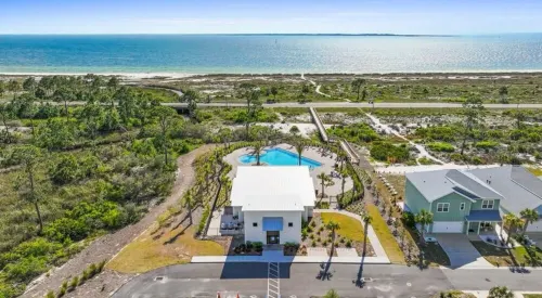 The Heron Beach House in Windmark / Mexico Beach, 2 Pools & 5 Min Walk to Beach.