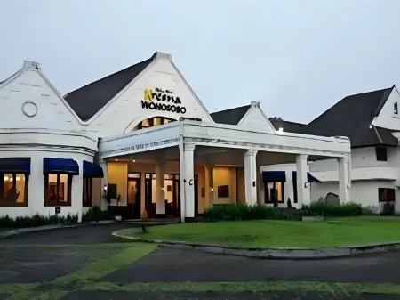 Kresna Hotel Wonosobo Отели в г. Вонособо