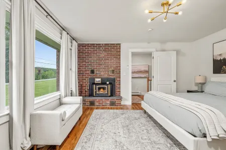 Spacious 4Br - Hot Tub - Tennis Court - Pond