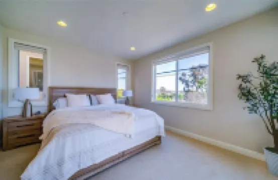 Beach Townhome with Ocean Views, Sleeps 6, Garage Parking Space