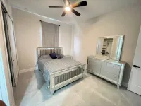 Spacious 4-bedroom house in gorgeous Cape Coral with WiFi, AC Hotels near Seahawk Park