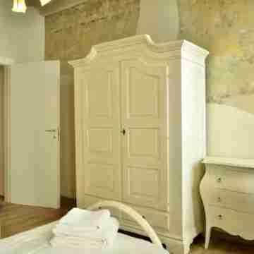 Buonarroti apartment at the cathedral comfortable and romantic free wi fi A/c Rooms