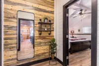 China Mary Inn: "China Mary's" House right on Historic Allen St in Tombstone