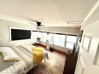 The Tangerine Terrace - Charming 4-bedroom house in Red Wing with two king beds