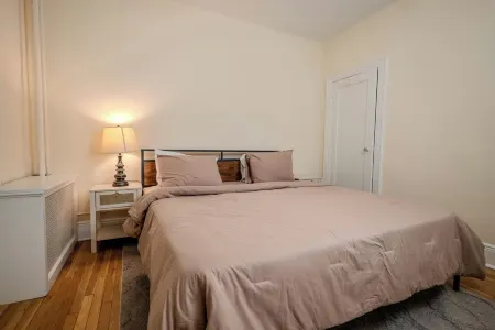 Cozy Corner: Midtown Convenience Отели рядом с достопримечательностью «Технологический институт Стивенс»