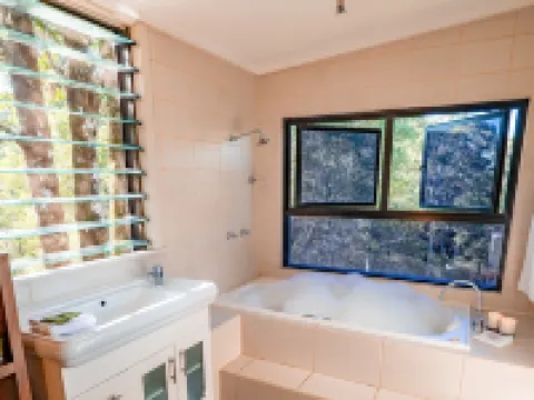 Whispering Valley Cottage Retreat Hotels in Maleny
