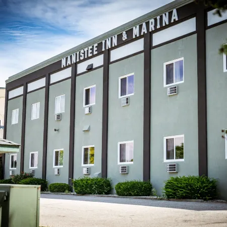 Manistee Inn & Marina