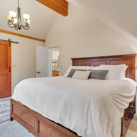 Dover Dreamin’ – Lake Life starts here! 3BD, 3BA Retreat, Steps from the Water