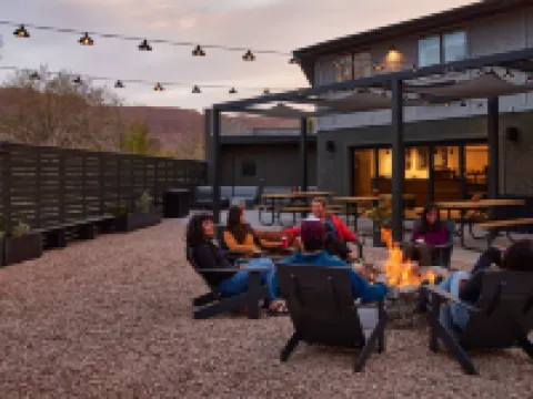 سلاكلاين مواب، ٔوتسيت كوليكشن باي هيلتون فنادق في مواب