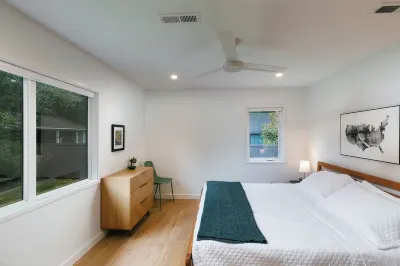 Longleaf Cottage-Walk to Downtown Summerville/Azalea Park Hotels near Middleton Place