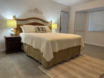 Charming 3-bedroom / My Home Away from Home with AC and WiFi in El Paso Hotels near National Border Patrol Museum