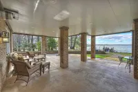 Landover Lodge by Avantstay Waterfront + Dock