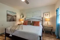 Lakefront Seclusion! - UPDATED! Dock, Hot tub, fire pit, pet friendly with fee,