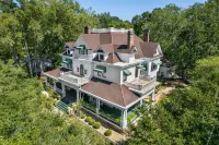 Ross Mansion Bed & Breakfast Hotels in Forrest County