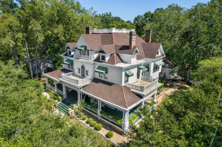 Ross Mansion Bed & Breakfast